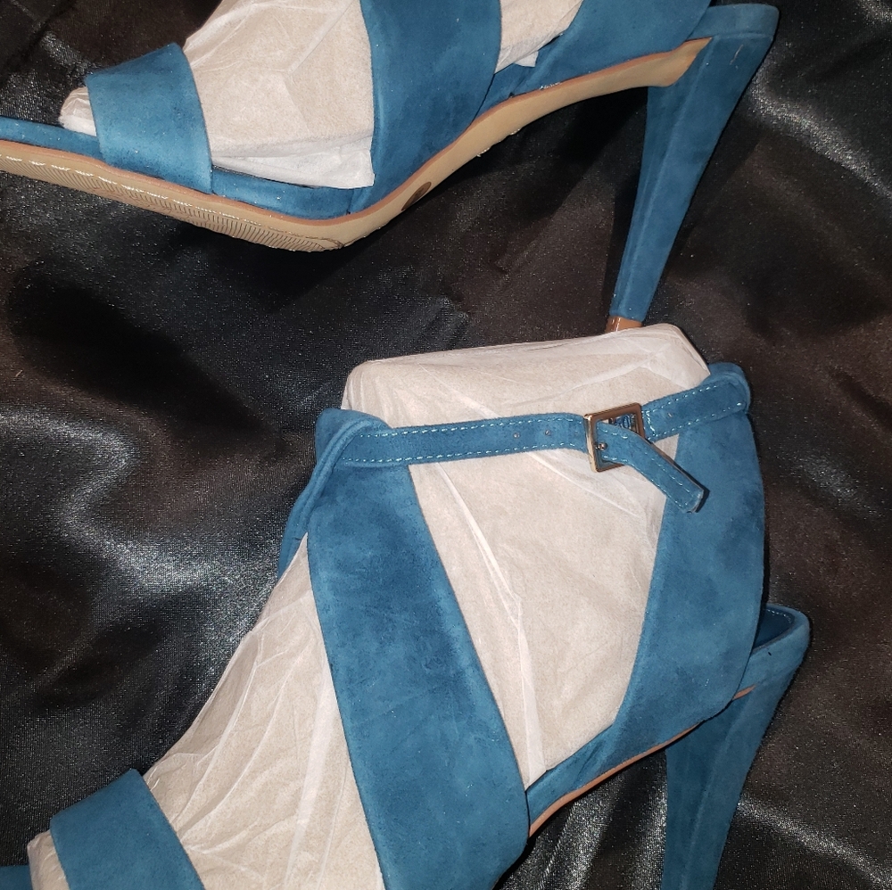 NWT Vince Camuto VC- Kalintie Suede Shoes - Picture 2 of 12